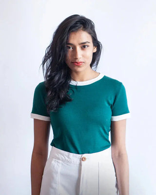 woman wearing a green tshirt